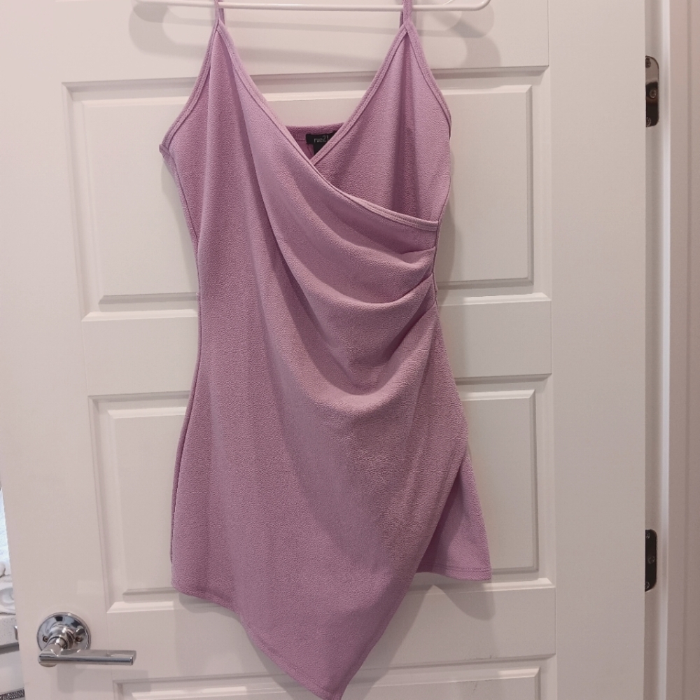 NEVER WORN Lilac v neck  rouched on the side  dress .